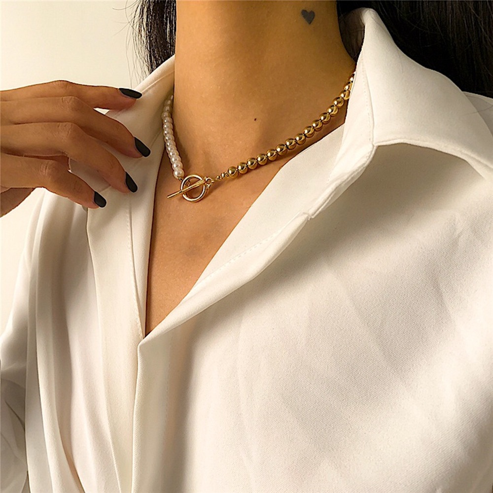 ⚜️𝟯𝟬%𝗢𝗙𝗙 𝗯𝘂𝗻𝗱𝗹𝗲𝘀 𝟯+⚜️ NEW White & Gold Acrylic Beaded Necklace - Picture 5 of 10